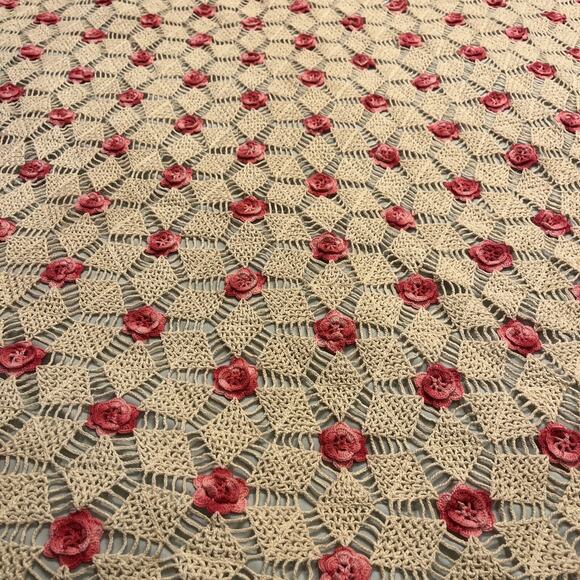 VTG Chrochet Knit Lap Blanket Coverlet 3D Flowers Scalloped Granny Cottage - Picture 2 of 6